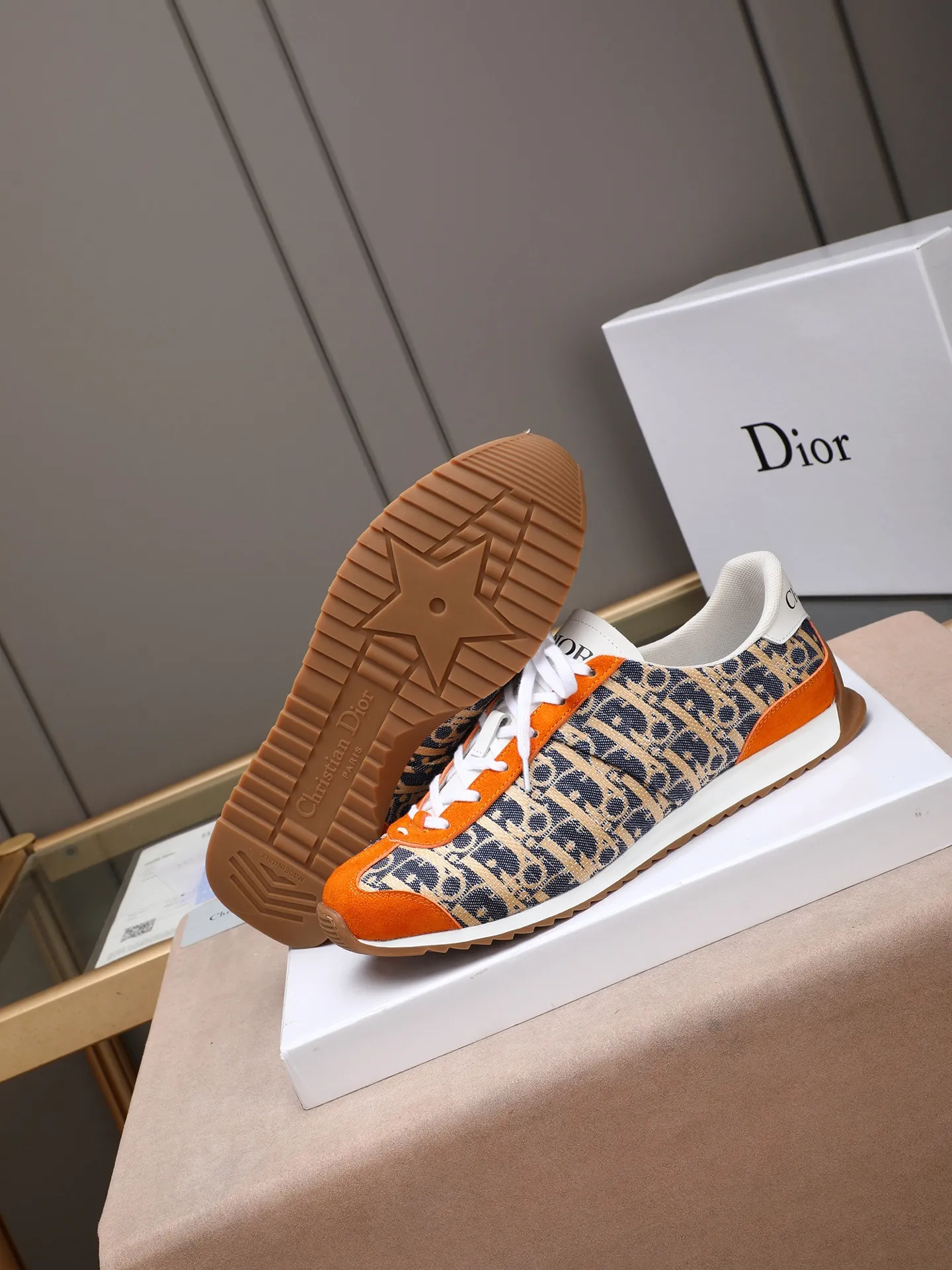 Men's shoes💰440 Dior【Dior】😘😘High-end series of casual men's shoes, simple and elegant👍👍👍The upper is made of first-layer genuine leather spliced ​​with Dior's special material [sun][sun]; imported first-layer sheepskin lining; special outsole, wear-resistant, lightweight, the overall design is harmonious and unified without lacking personality 👣🌟✨You deserve it! Multiple colors to choose from! 😍Size 38～44. (45 custom-made) The picture above is a big seller🔥🔥🔥